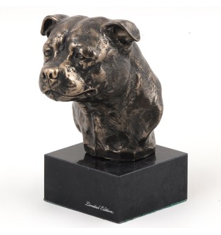 Staffordshire Bull Terrier głowa na kamieniu Art-Dog